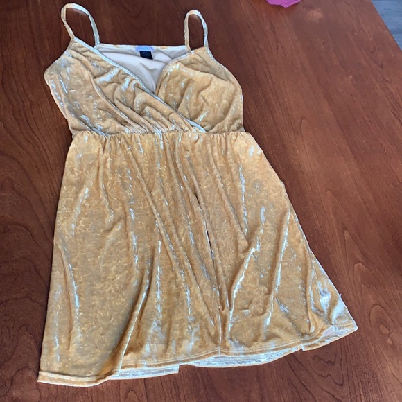 luna chix Dresses & Skirts - Gold velvet v neck dress